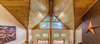 Wild Horse Lodge: "Fantastisk inredning och plats för alla!" Med badtunna.