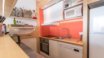 KylskÄp, mikrovÄgsugn, ugn och spishÀll