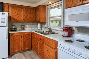 Refrigerador, microondas, horno, placa de cocina