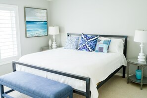 4 bedrooms, desk, iron/ironing board, free WiFi - Steps from the pool and ocean! Four-level East Beach townhome with elevator! (Saint Simons Island)