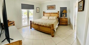 4 bedrooms, iron/ironing board, WiFi, bed sheets - ESCAPE TO PARADISE! WATERFRONT PROPERTY! LOWEST PRICE IN THE KEYS! BEST LOCATION (Key Largo)