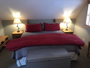 2 bedrooms, iron/ironing board, free WiFi, bed sheets - 2 Bedroom Dog friendly cabin in Sunriver. 6 SHARC passes included.  (Sunriver)