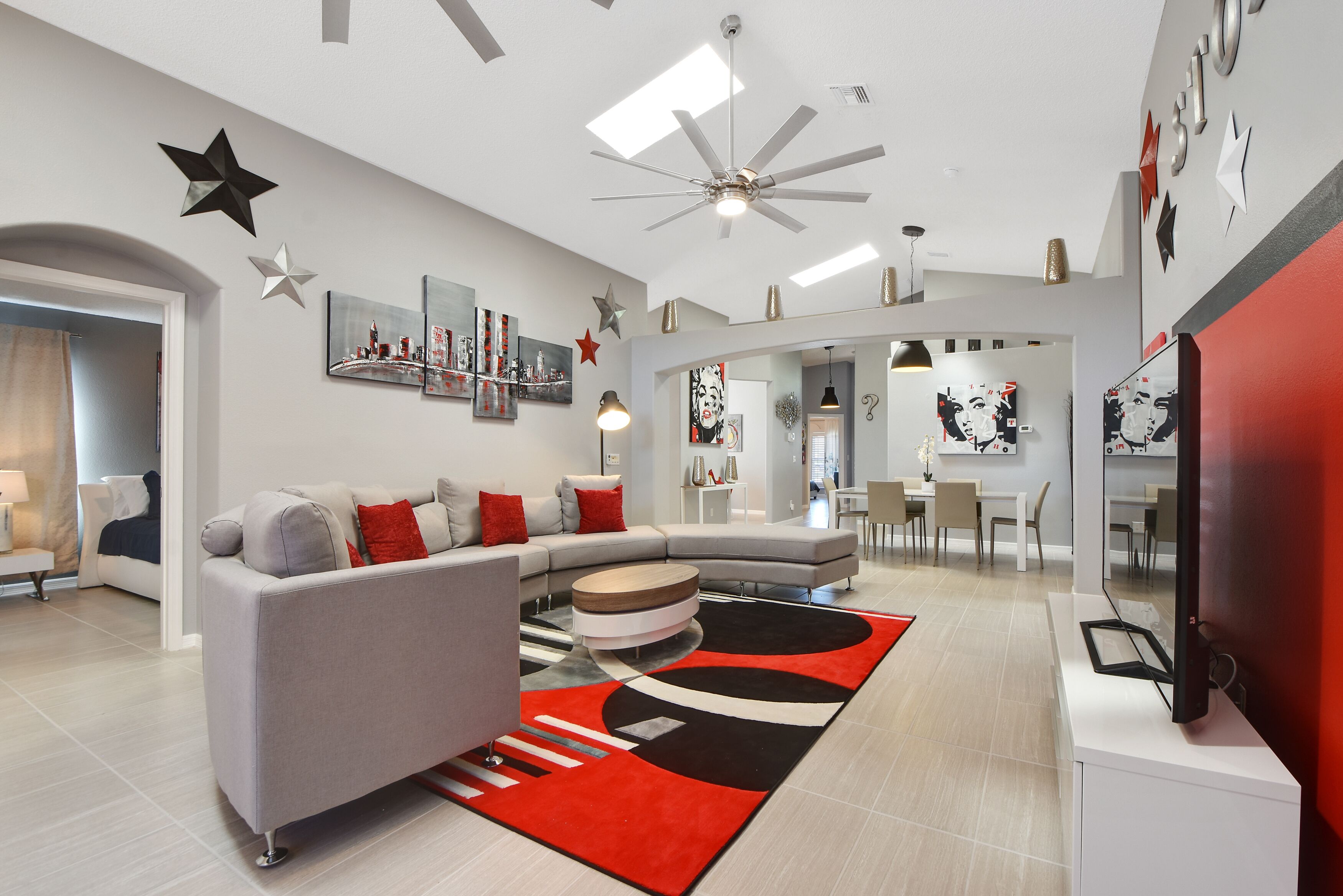 Smart-tv, tafelvoetbal en een filmbibliotheek