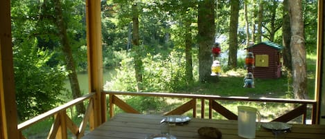 تناول الطعام بالخارج