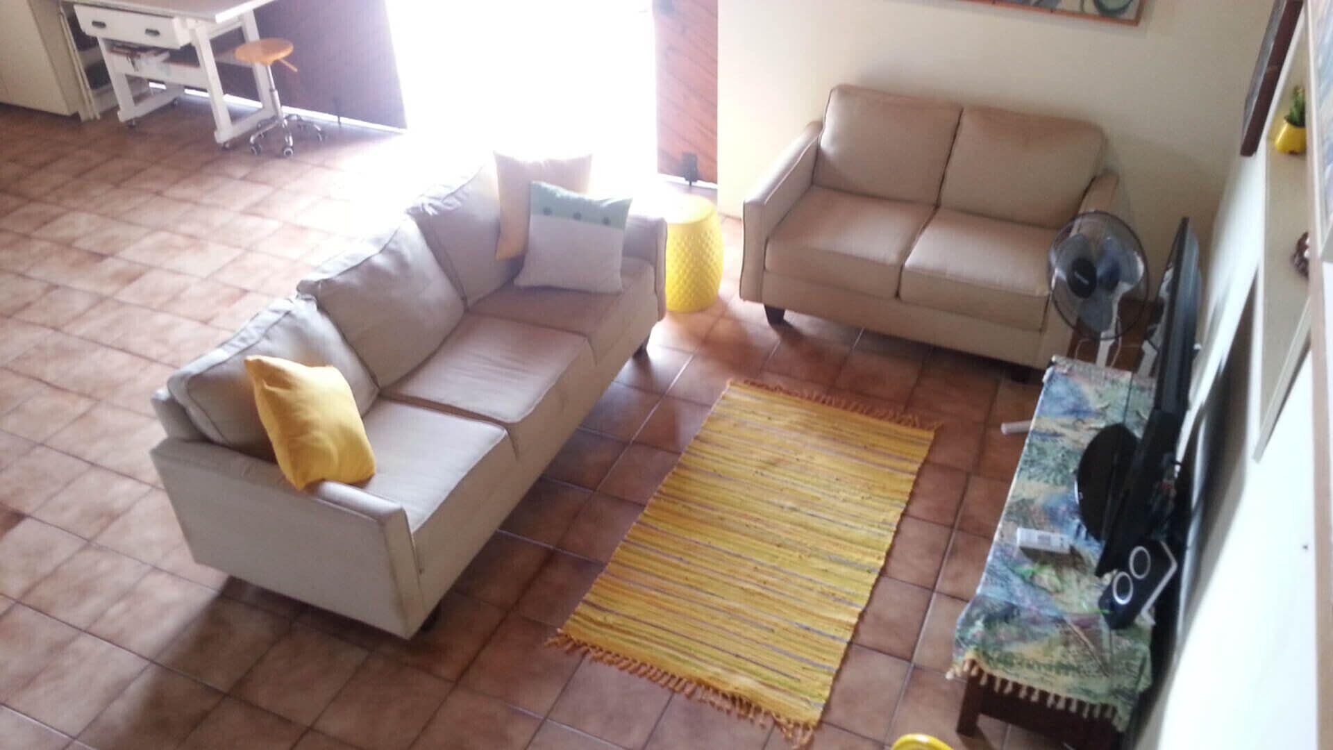 Smart TV, DVD player, books, stereo