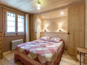 2 bedrooms, bed sheets - Mountain apartment with fireplace, pets allowed, near slopes (La Clusaz)