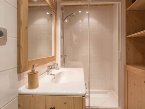 Hair dryer - Mountain apartment with fireplace, pets allowed, near slopes (La Clusaz)