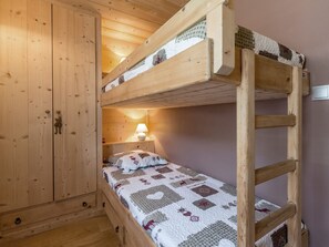 2 bedrooms, bed sheets