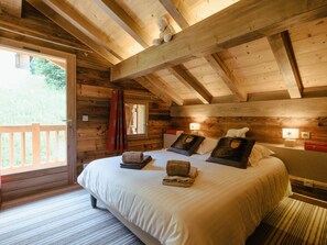 4 bedrooms, free WiFi - 5* Modern Chalet, Near Slopes, Garage, WIFI (La Clusaz)