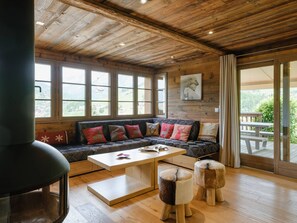 TV, fireplace, DVD player, offices - 5* Modern Chalet, Near Slopes, Garage, WIFI (La Clusaz)