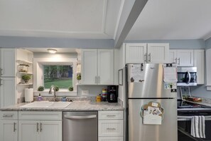 Fridge, microwave, oven, stovetop - Petoskey in-town home short walk to: shopping/food/waterfront. Long-time hosts. (petoskey)