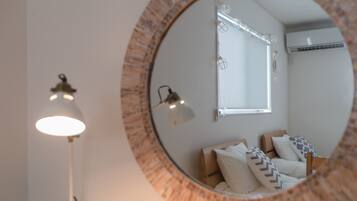 Holiday home | 4 bedrooms, iron/ironing board, free WiFi, bed sheets