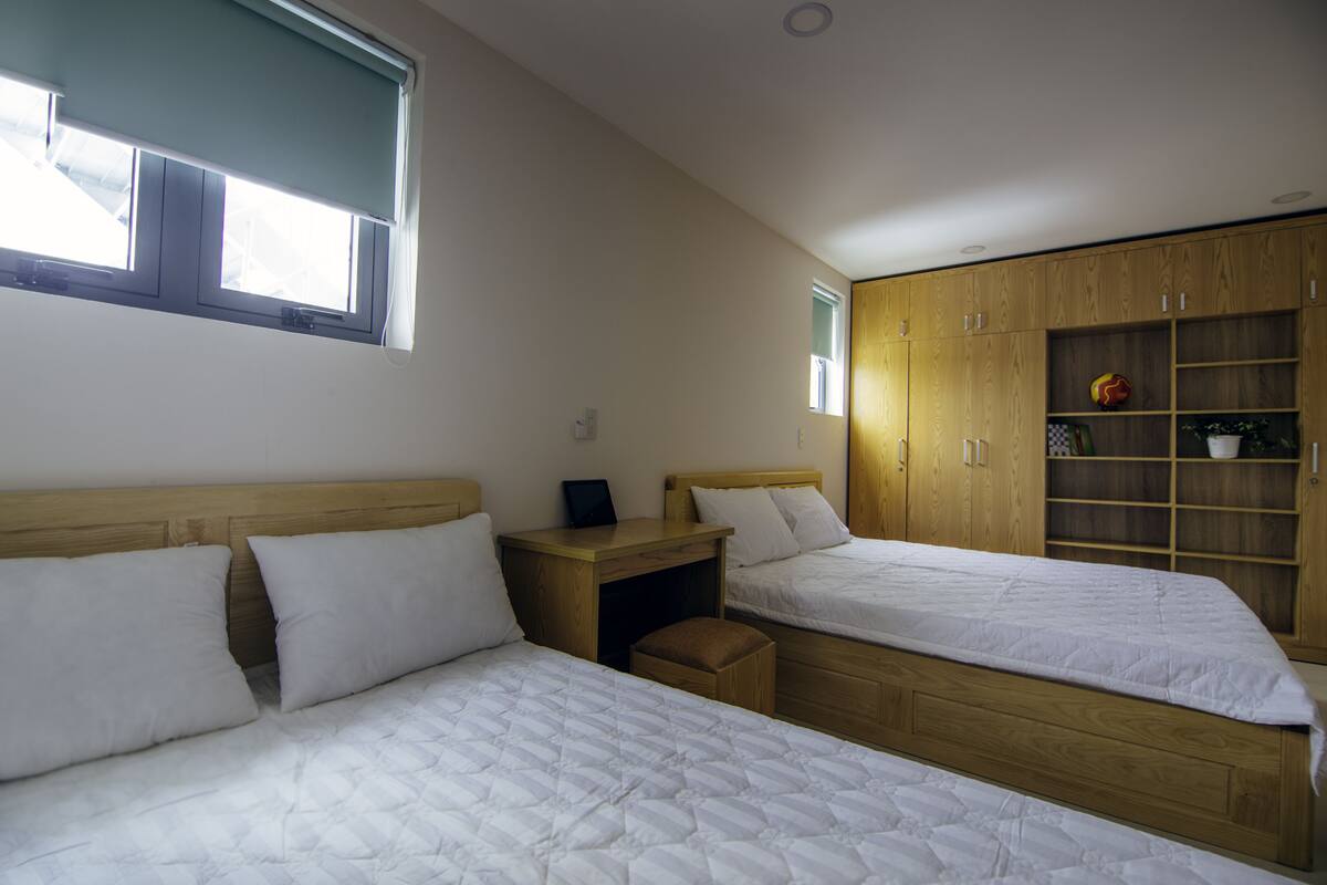 Familienapartment, 2 Schlafzimmer | Schreibtisch, Bügeleisen/Bügelbrett, kostenlose Zustellbetten