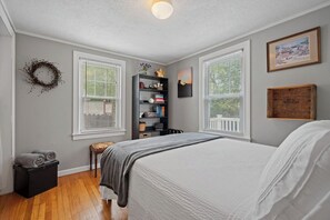 2 bedrooms, iron/ironing board, travel cot, free WiFi