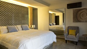 2 chambres, coffres-forts dans les chambres, fer et planche à repasser