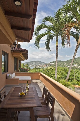 A Relaxing and Romantic Condo With Dreamy Ocean Views 2BR