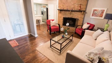 Smart TV, fireplace