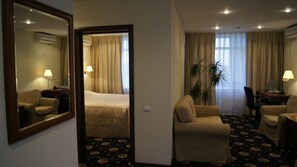 Grand-Suite | Schreibtisch, schallisolierte Zimmer, Bügeleisen/Bügelbrett