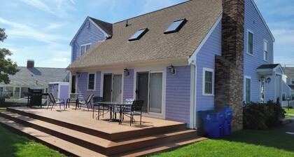 "Barefeet Retreat" ~ A Family House In Bourne With A Lovely Water View