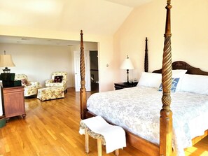 4 bedrooms, desk, iron/ironing board, travel crib