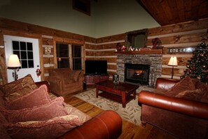 Smart TV, fireplace, DVD player, table tennis - Amazing 3-Story Log Cabin w/Jacuzzi, Loft, Pool & Ping Pong Table/Wi-Fi Sleep 10 (Banner Elk)