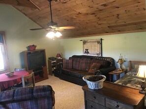 تلفزيون ذكي، مدفأة، مشغل دي في دي، تنس طاولة