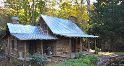 Creekfront Vintage hirsimökki-koiran ystäville paratiisi!