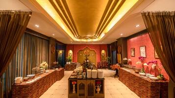 Café da manhã com buffet todos os dias (THB 350 por pessoa)