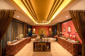 Dagelijks ontbijtbuffet (THB 350 per persoon)