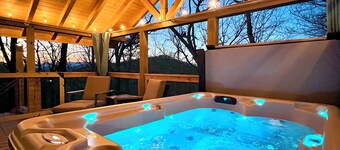 Nydelig utsikt! Major Remodel-Se bilder-Hot tub-2 Peis-King Bed-WiFi-kjæledyr OK