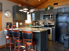 冰箱、微波炉、烤箱、炉灶