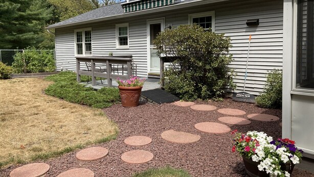 A house with a front porch, a small garden with stepping stones, and a potted plant with flowers. - Apartment in scenic Hudson Valley New York (Verbank)