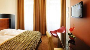 Double Room | Iron/ironing board, WiFi (free), bed sheets - Harbiye Sara Hotel (Defne)