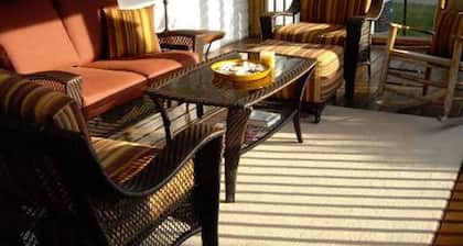 In der hinteren Veranda abgeschirmt ist eine Oase!