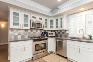 Fridge, coffee/tea maker - Ocean view townhouse with private rooftop deck! (Newport Beach)