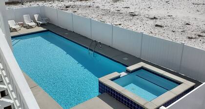 Large 5 bedroom 4 bath home. Sleeps 16, Pets allowed, Pool and spa.