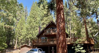 Perfect Sierra Cabin Retreat - Near Rivers, Lakes, and Mountains