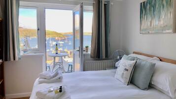 2 bedrooms, iron/ironing board, travel cot, WiFi