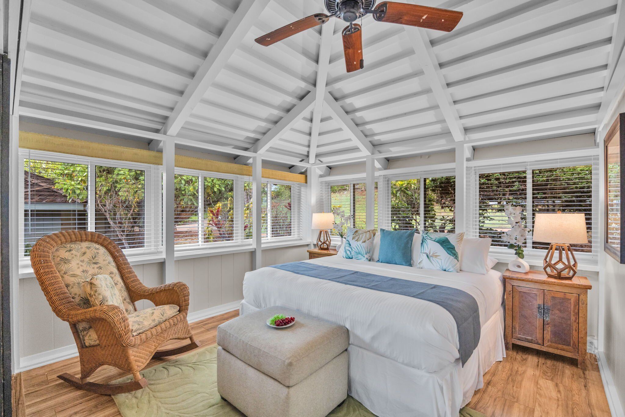 2 bedrooms, iron/ironing board, internet, bed sheets