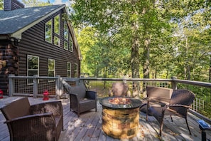 Terrace/patio - Log Cabin on Watauga River (Banner Elk)