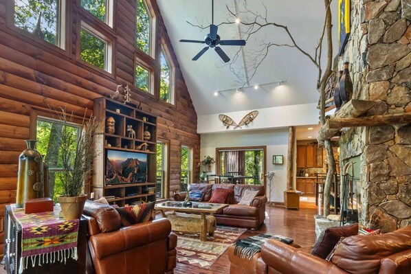 TV, fireplace, DVD player - Log Cabin on Watauga River (Banner Elk)