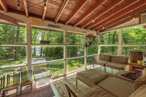 Smart-TV, Kamin, DVD-Player