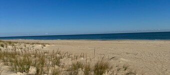 Steps to Bethany Beach, Kayak Bay access, crabbing, pool, and beautiful views