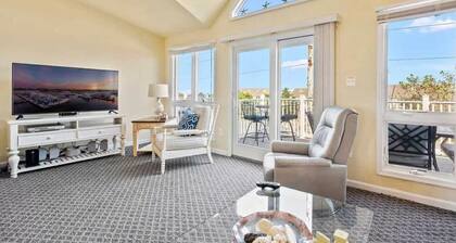 Steps to Bethany Beach, Kayak Bay access, crabbing, pool, and beautiful views