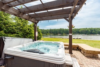 Lakefront Castle w/ Pool, Hot Tub & Dock Slip