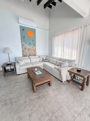 Smart TV, video games, books - ☆Escape to the Waterfront Sea Glass House☆ (Santa Martha)