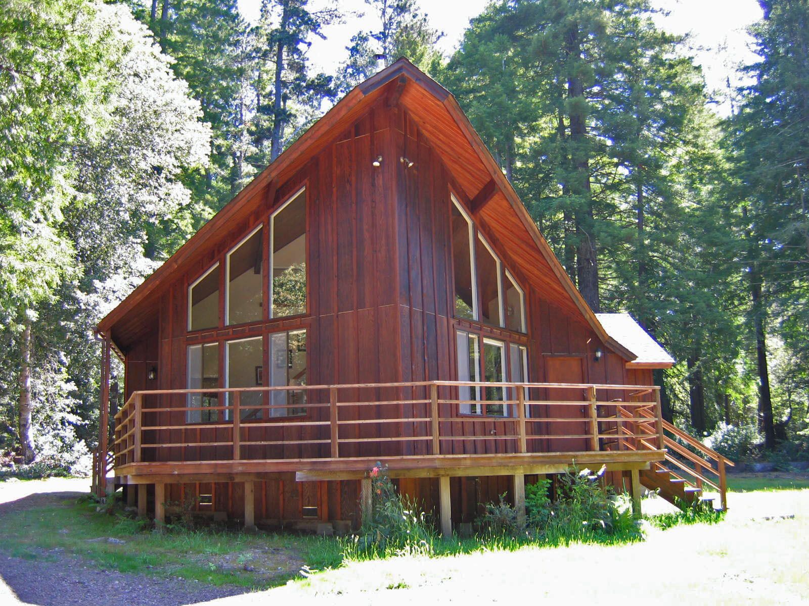 Private Mendocino home sits on16- acres/ Redwood Forest  w/Jacuzzi. Sleeps 6-8. 