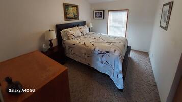 2 chambres, fer et planche à repasser, Wi-Fi gratuit, draps fournis
