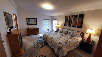 2 slaapkamers, een strijkplank/strijkijzer, gratis wifi, beddengoed