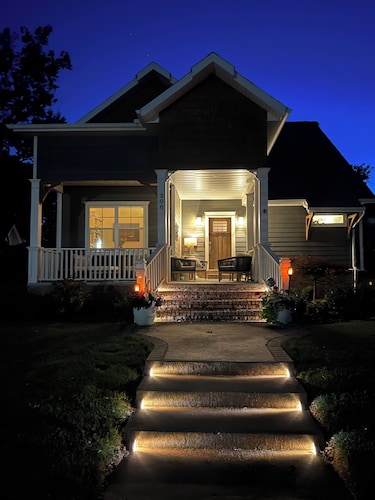 DOWNTOWN CASA KINCANNON * TOP 10 VACATION RENTALS * PROFESSIONALLY DECORATED !!!